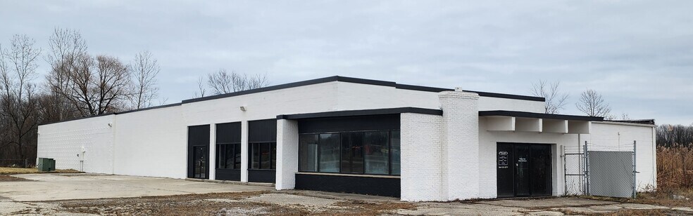 More Photos Of 65700 Gratiot Ave, Lenox Service For Lease