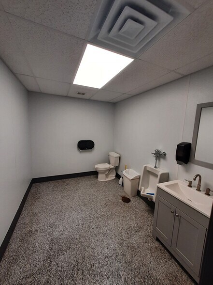 More Photos Of 4607 Wyland Dr, Elkhart Warehouse For Lease