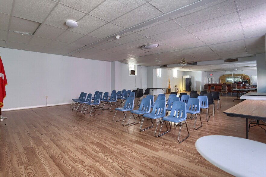 More Photos Of 1347 Howard St, Harrisburg Light Manufacturing For Sale