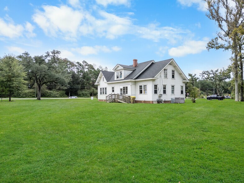 More Photos Of 11026 Ford Ave, Richmond Hill Specialty For Sale