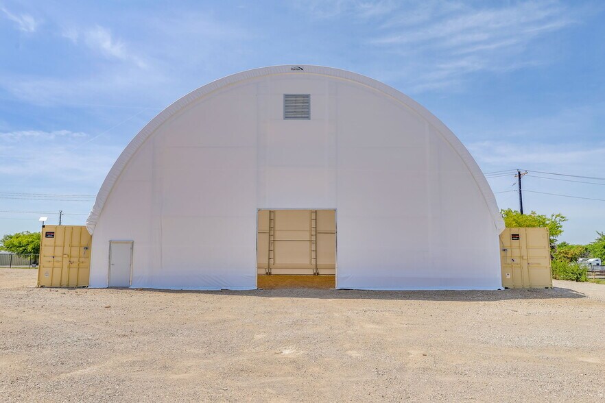 More Photos Of 17375 Gaffield Rd, Justin Warehouse For Lease