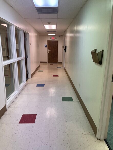 More Photos Of 1021 Oliver Hill Way, Richmond Flex For Lease