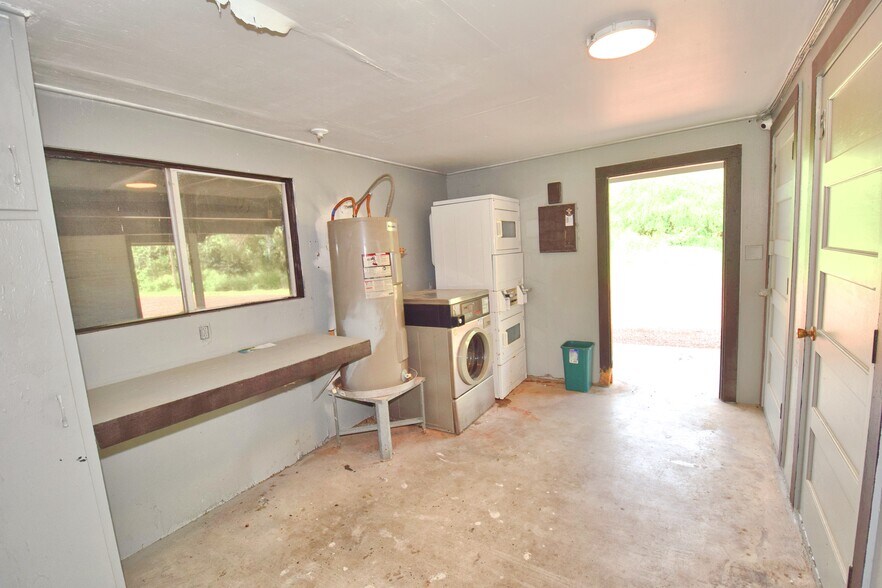 More Photos Of 402 S Tyler St, Beeville Apartments For Sale