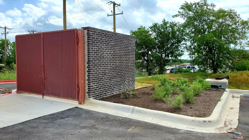 More Photos Of 160 W Loop 121, Belton Restaurant For Lease