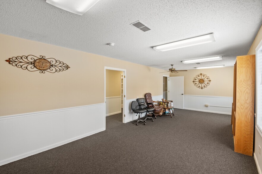 More Photos Of 123 Lawand Dr, Columbia Office Residential For Sale