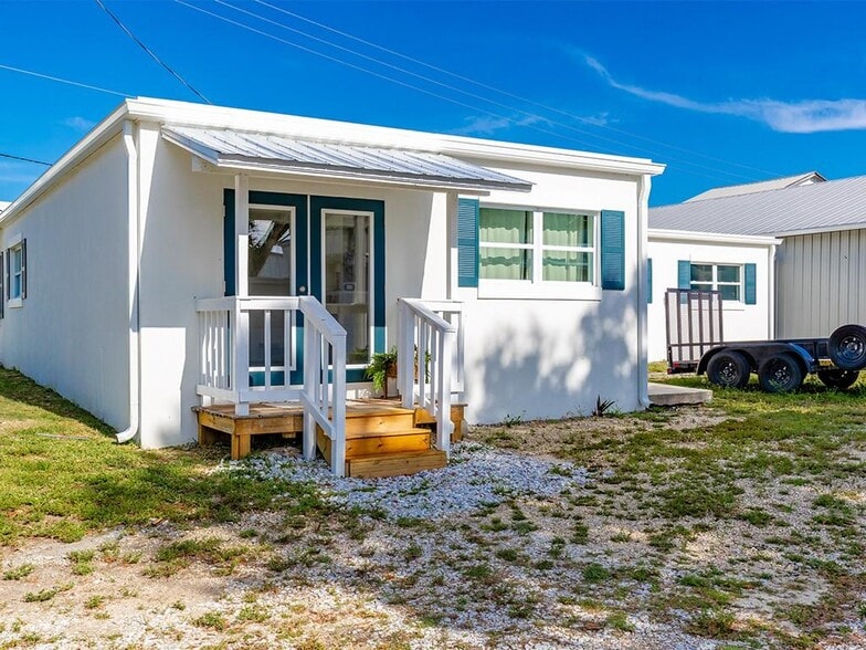 More Photos Of 1708 Old Dixie Hwy, Vero Beach General Retail For Sale