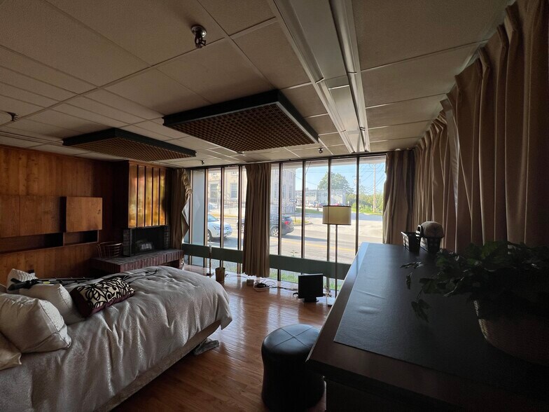 More Photos Of 136 Center St, Old Town Office For Sale