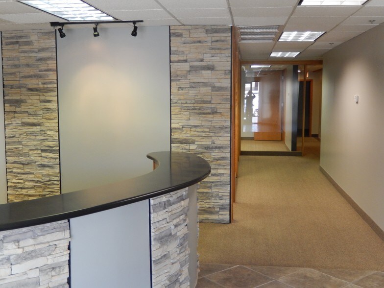 More Photos Of 10240 W Bell Rd, Sun City Office For Lease