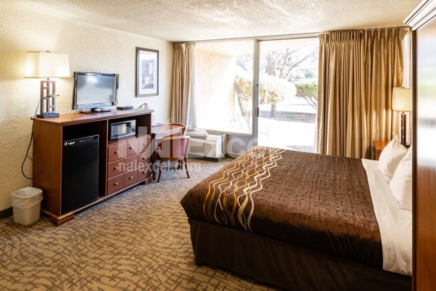 More Photos Of 287 N Lake Powell Blvd, Page Hotel For Sale