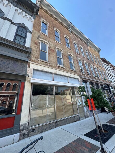 More Photos Of 725 Main St, Lafayette Storefront For Sale