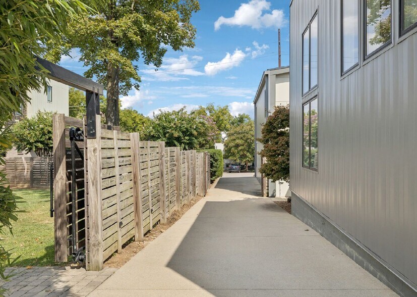 More Photos Of 2517 White Ave, Nashville Office Residential For Sale