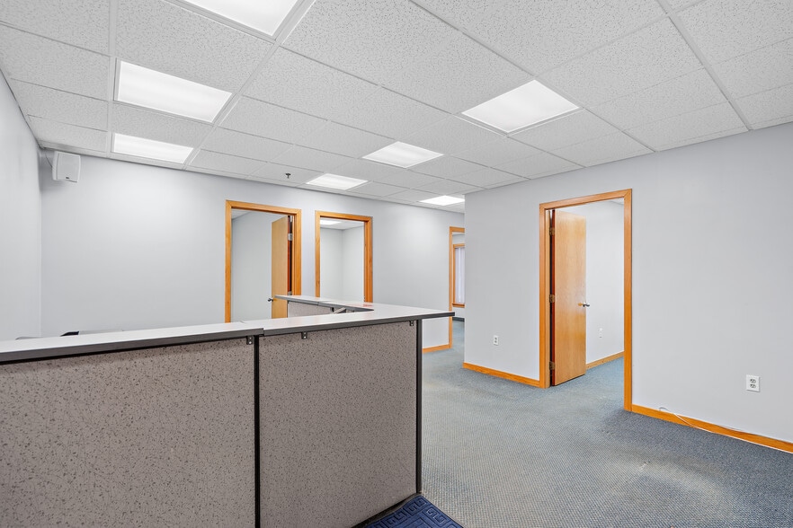 More Photos Of 323 Boston Post Rd, Sudbury Office For Lease