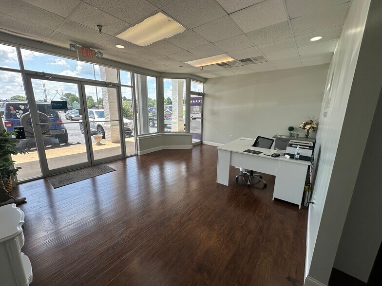 More Photos Of 830 Fairview Ave, Bowling Green Storefront Retail Office For Lease