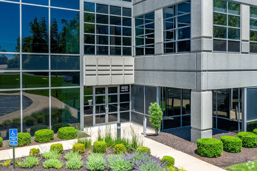 More Photos Of 2020 W 89th St, Leawood Office For Lease