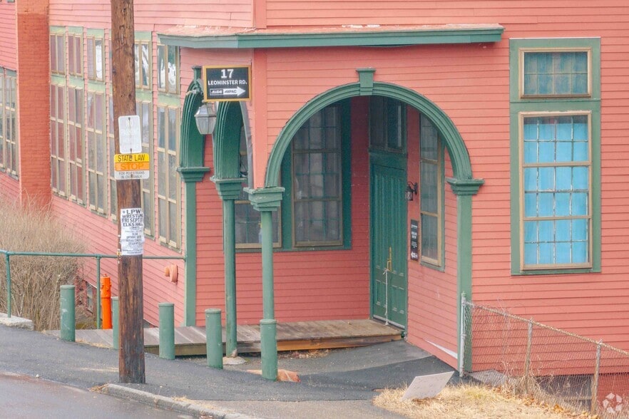 More Photos Of 17 Leominster Rd, Shirley Warehouse For Lease