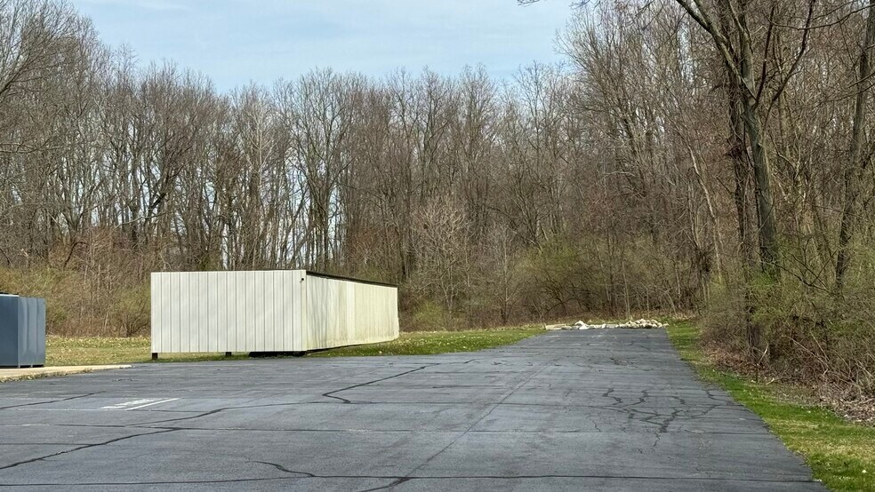 More Photos Of 8240 Stadium Dr, Kalamazoo Light Distribution For Sale