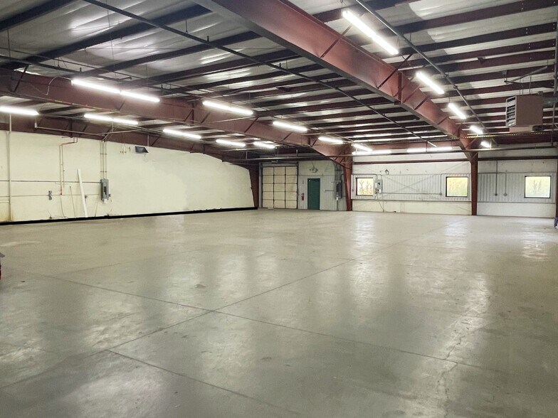 More Photos Of 1650 Skyway Dr, Longmont Manufacturing For Lease