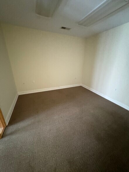 More Photos Of 1000 Loudermilk Dr, Marietta Unknown For Lease