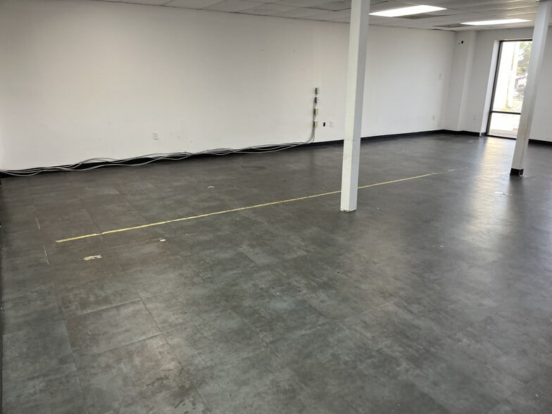 More Photos Of 411 N 14th St, Leesburg Warehouse For Lease