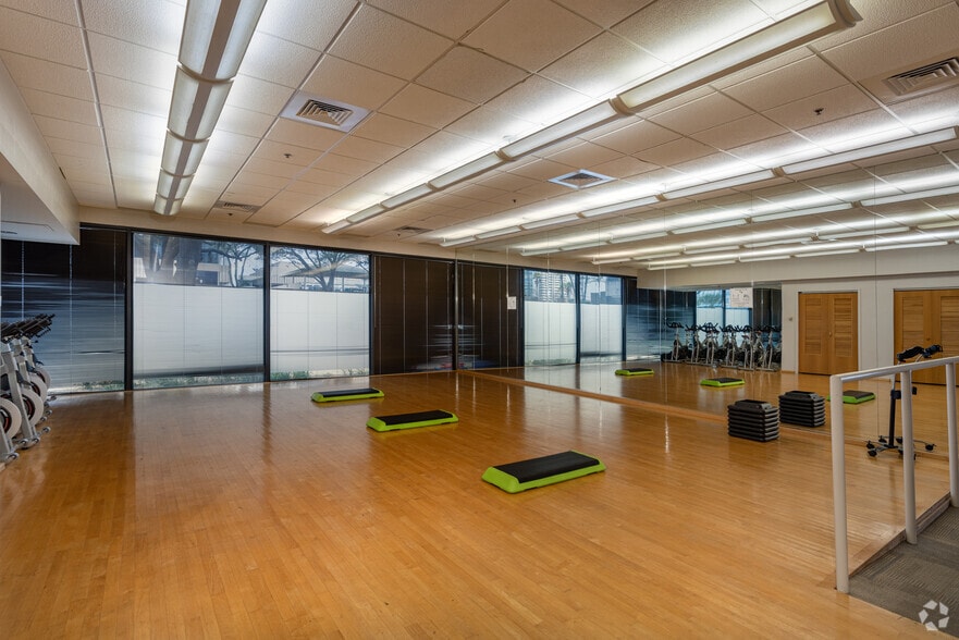 More Photos Of 1301 Riverplace Blvd, Jacksonville Office For Lease