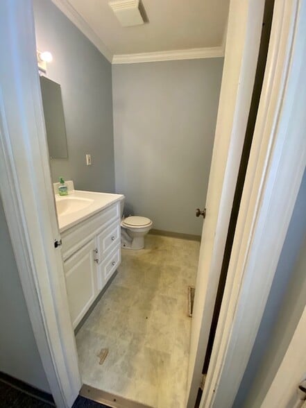 More Photos Of 125 W Seneca St, Manlius Office For Lease