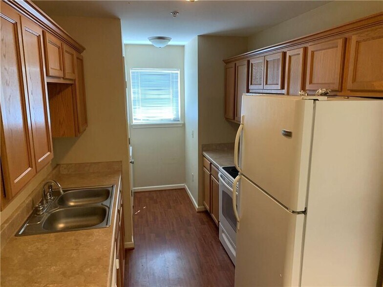 More Photos Of 108-118 E Blake St, Hinton Apartments For Sale