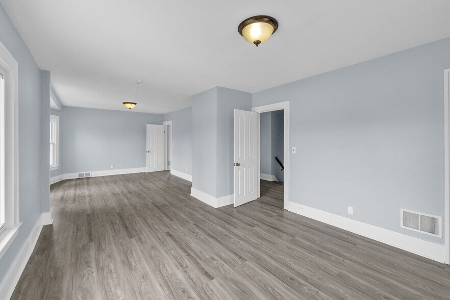 More Photos Of 29016 Ford Rd, Garden City Office For Sale
