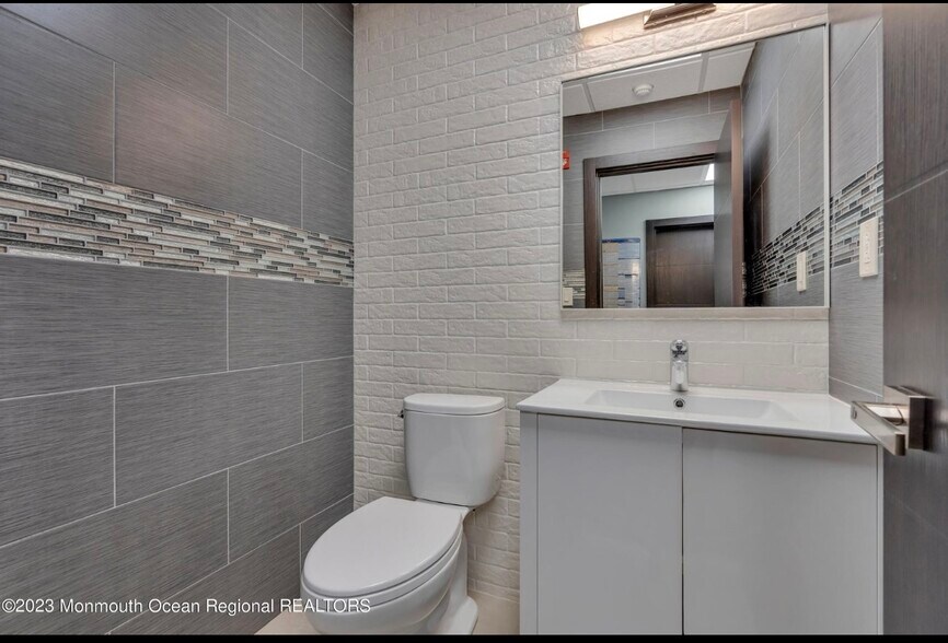More Photos Of 222 Schanck Rd, Freehold Medical For Lease