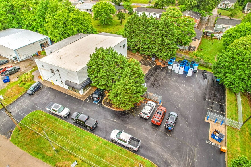 More Photos Of 2533 Hoitt Ave, Knoxville Truck Terminal For Sale