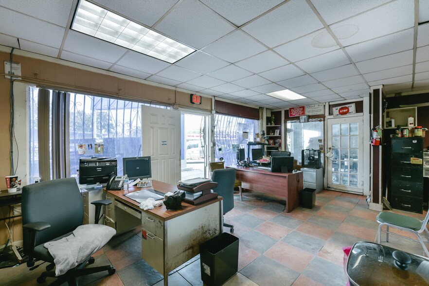 More Photos Of 1106 Wayside Dr, Houston Auto Repair For Sale