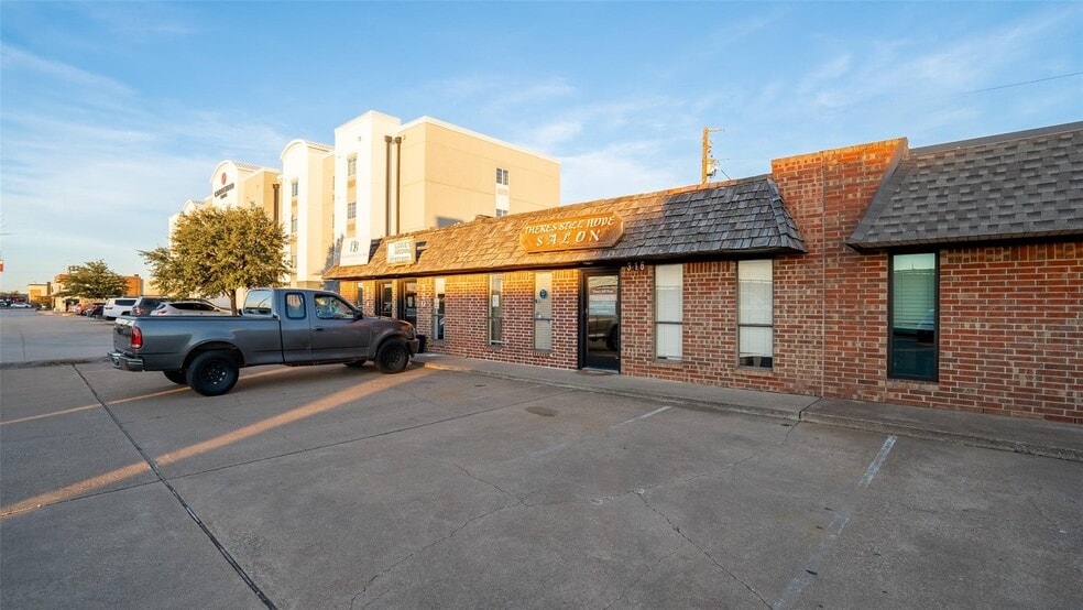 More Photos Of 300-324 Jim Wright Fwy, Fort Worth Storefront For Sale