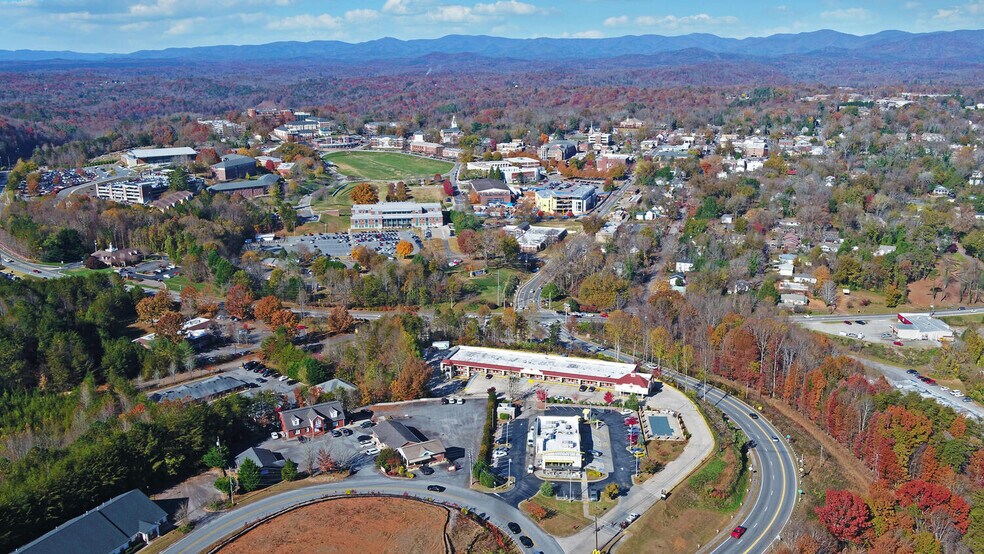 More Photos Of 20 Mountain Dr, Dahlonega Hotel For Sale