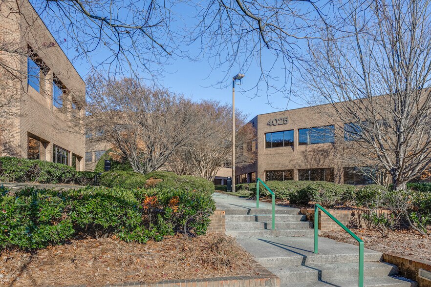 More Photos Of 4025 University Pky, Winston-Salem Unknown For Lease