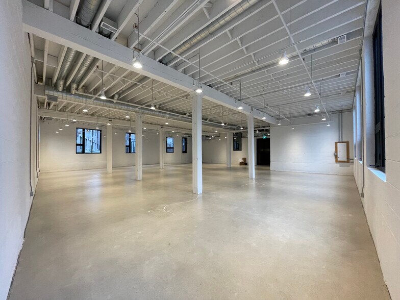More Photos Of 83-91B Walnut Av, Toronto Office For Sale