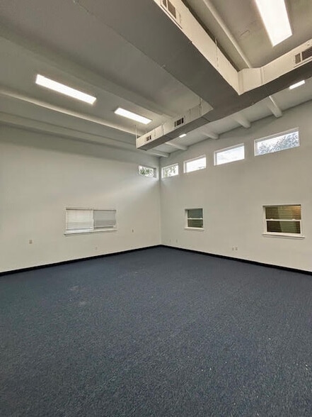 More Photos Of 4202 Sherwood Ln, Houston Loft Creative Space For Sale