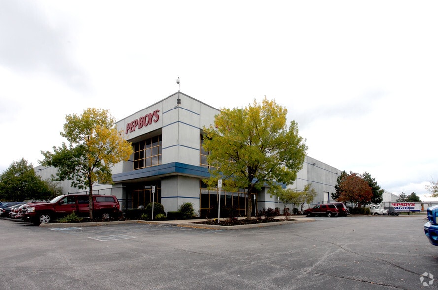 More Photos Of 807 Perry Rd, Plainfield Warehouse For Lease