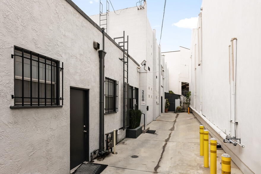 More Photos Of 3268 Motor Ave, Los Angeles Storefront Retail Office For Sale