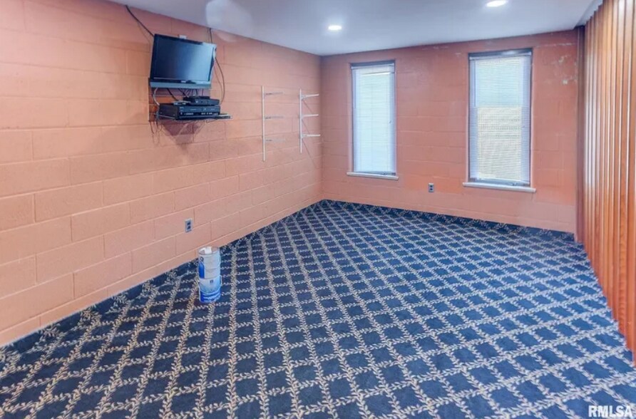 More Photos Of 104 N Pine St, Centralia Religious Facility For Sale