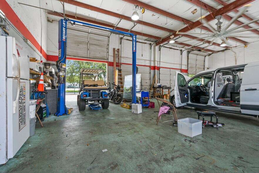 More Photos Of 4145 Fowler St, Fort Myers Auto Repair For Sale