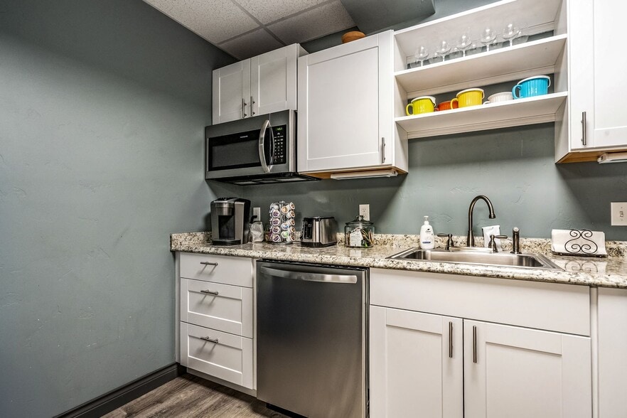More Photos Of 30 Benchmark Rd, Avon Office For Sale