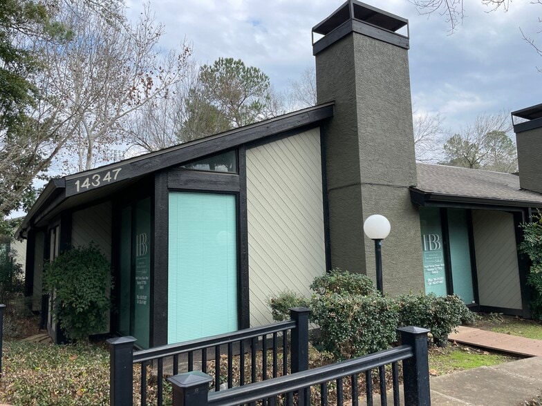 More Photos Of 14347 Torrey Chase Blvd, Houston Office For Sale