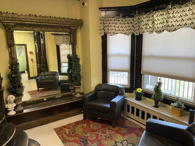 More Photos Of 205 Retreat Ave, Hartford Office Residential For Sale