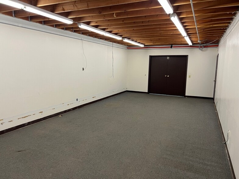 More Photos Of 1240 Stanford Dr, Kankakee Industrial For Sale