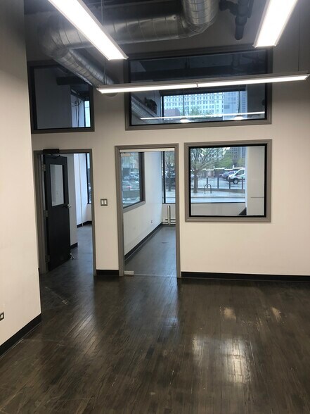 More Photos Of 161 W Harrison St, Chicago Apartments For Lease