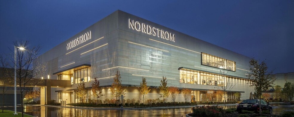 More Photos Of 2500 N Mayfair Rd, Wauwatosa Unknown For Lease