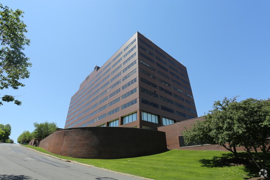 More Photos Of 2 Executive Dr, Fort Lee Office For Lease
