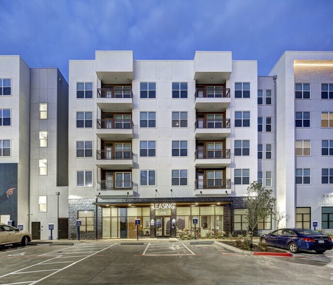 More Photos Of 200 Springtown Way, San Marcos Unknown For Lease