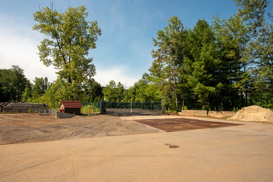 More Photos Of 1 Reisner Way, Clinton Manufacturing For Lease