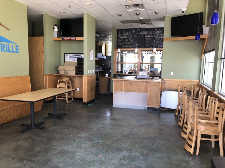 More Photos Of 375 Four Leaf Ln, Charlottesville Office For Lease