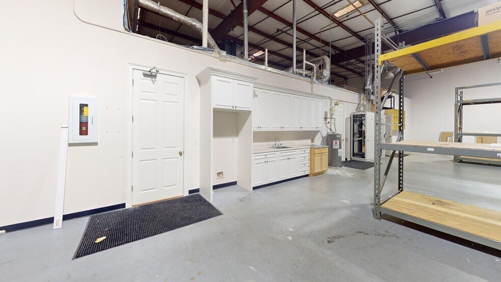 More Photos Of 430 Winkler Dr, Alpharetta Light Manufacturing For Sale